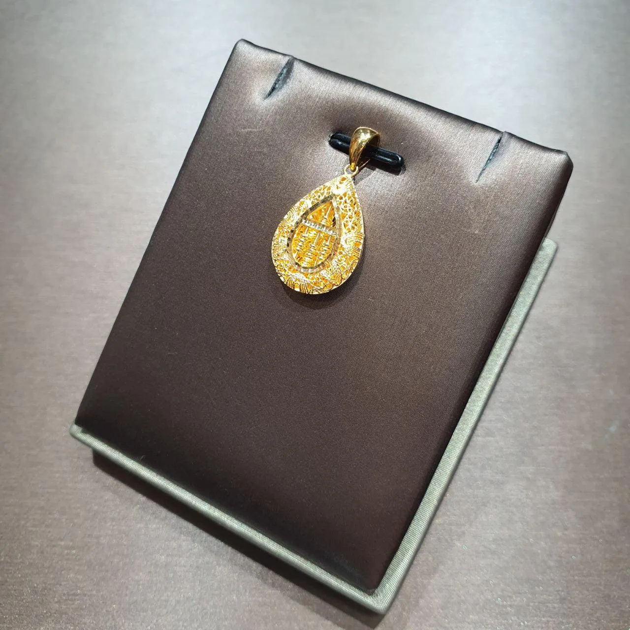 22k / 916 Gold water droplet abacus pendant